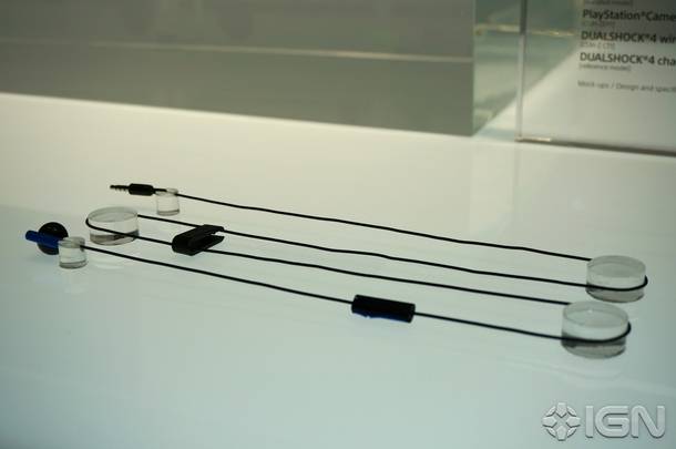 PlayStation 4 Earbud-style Mono-Chat Device PlayStation 4 Earbud-style Mono-Chat Device