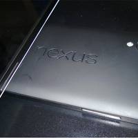 Nexus 5: Rückseite des Google-Smartphones abgelichtet
