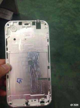 Apple: Angebliches Metallgehäuse des iPhone 6 aufgetaucht