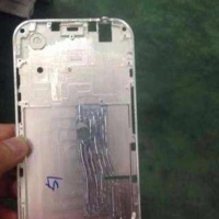 Apple: Angebliches Metallgehäuse des iPhone 6 aufgetaucht