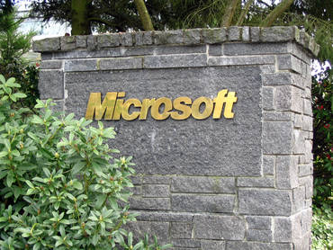 Microsoft_sign_closeup - Derrick Coetzee