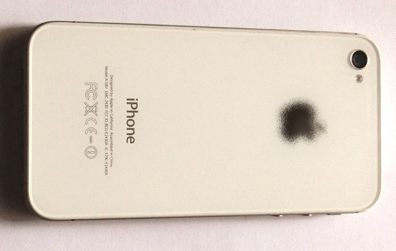 iPhone 4s mit unkenntlich gemachtem Apple-Logo  Bild © PCMasters