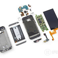 HTC One (M8) in Einzelteile zerlegt