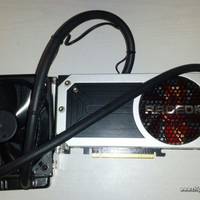 AMD Radeon R9 295X2: Erste Bilder der neuen Dual-GPU-Karte veröffentlicht